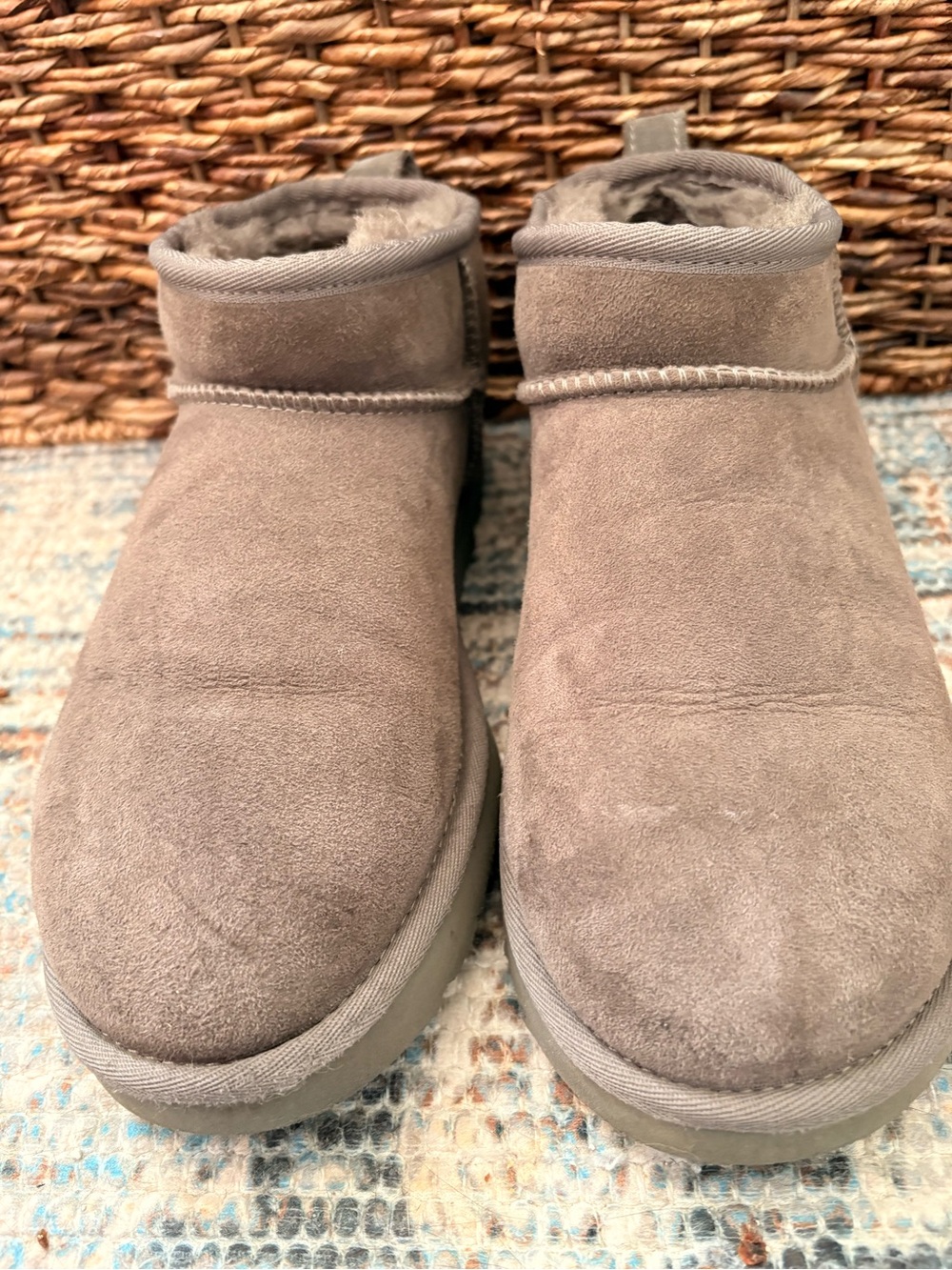 UGG Women’s Short Suede Boot - Grey-Taupe